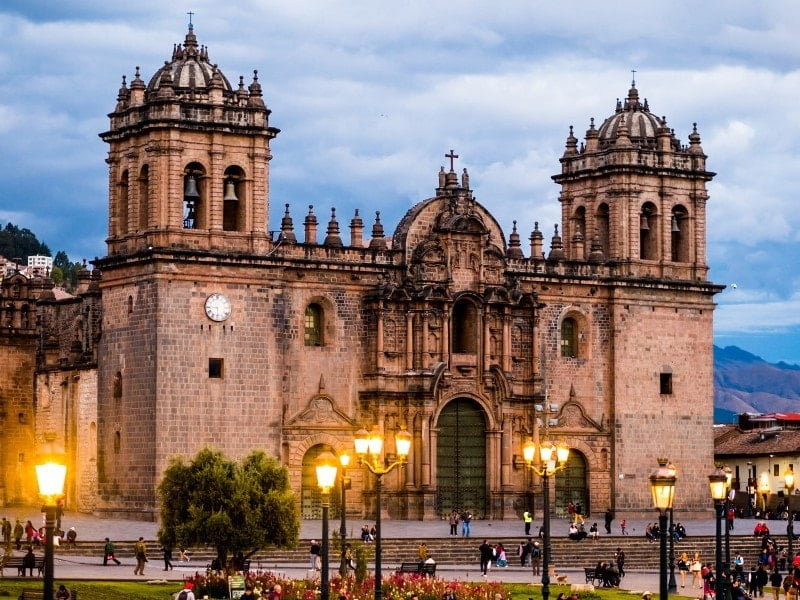 Fachada De La Catedral De Cusco Midestinope